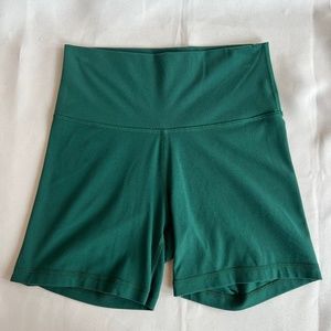 TNA Butter - Atmosphere Hi Rise 5" Short - Size M